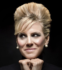 Dusty Springfield Smiling chin on hands